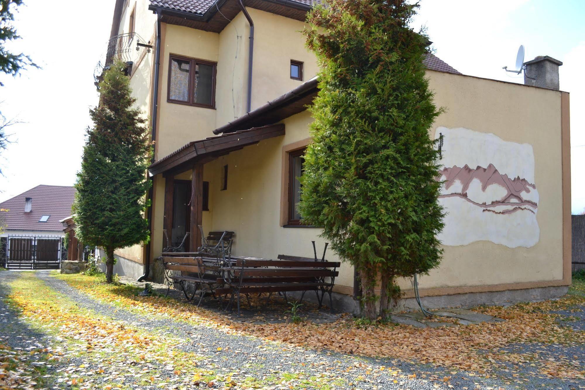 Village * Veľký Slavkov